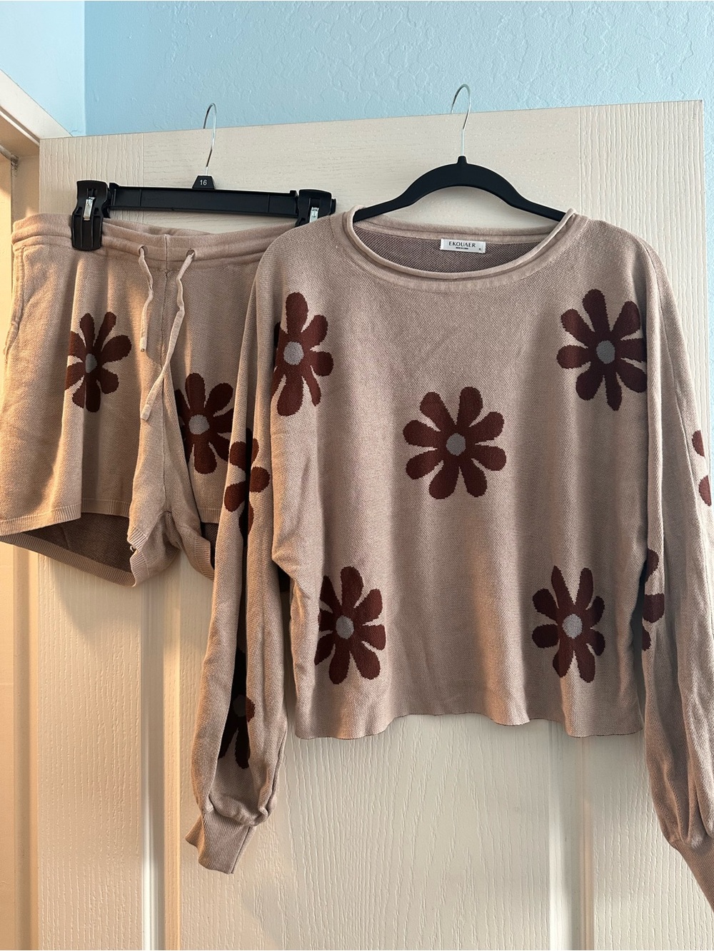 Cozy Floral Knit Top & Shorts Set - Beige with Brown Flowers